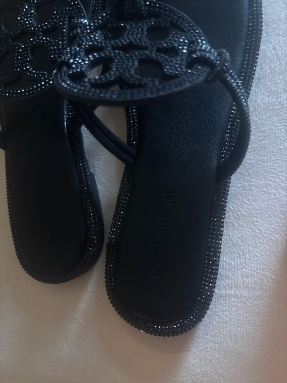 Tory Burch Black Logo Thong Sandals with Embellished Medallion - Picture 4 of 5